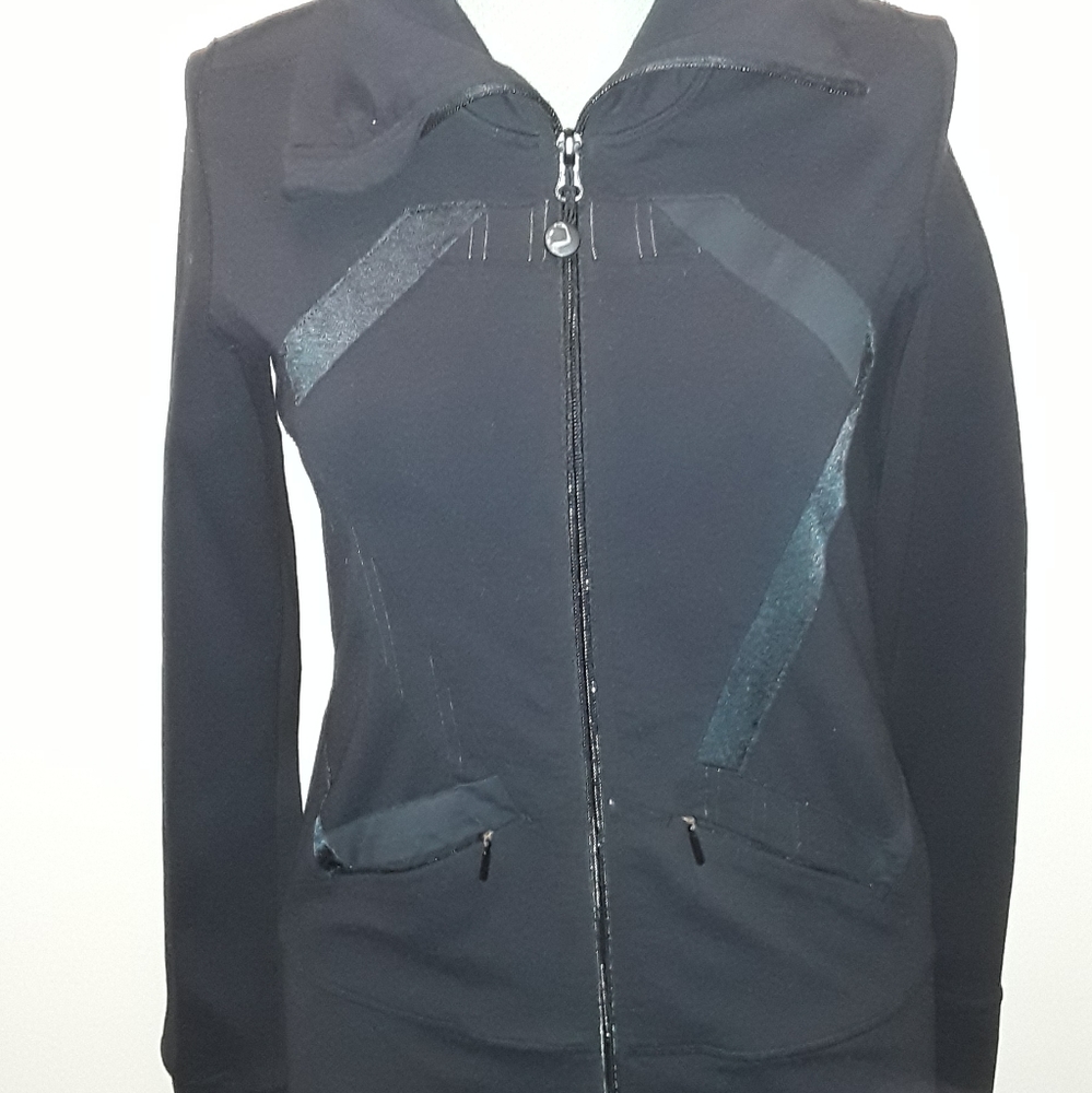 Lululemon long-sleeved outerwear/ activewear top